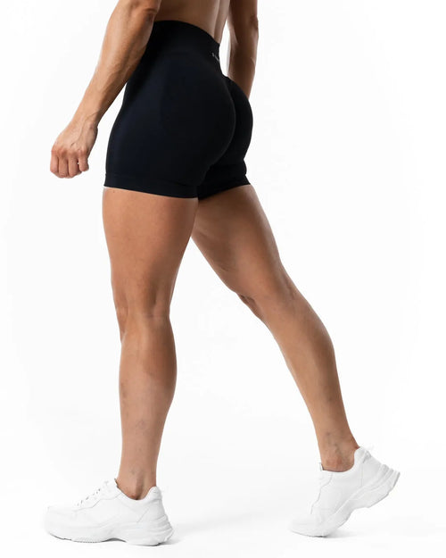 Aura Seamless Scrunch Shorts - Black