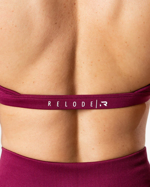 Hybrid Seamless Halterneck Sports Bra · Red Plum