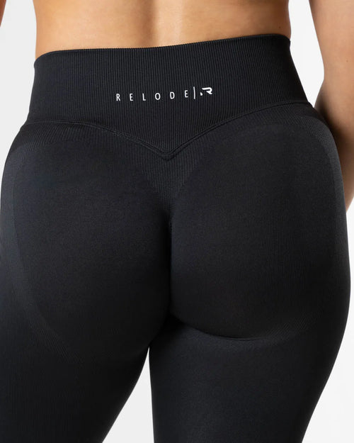 Hybrid Seamless Shorts · Jet Black