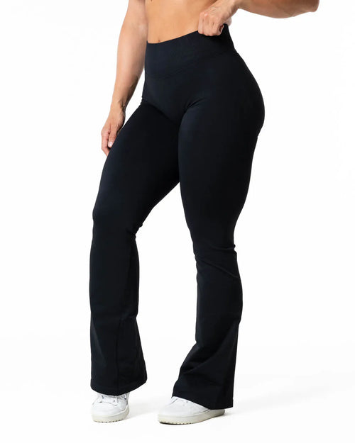 Aura Seamless Scrunch Flared Tights - Black