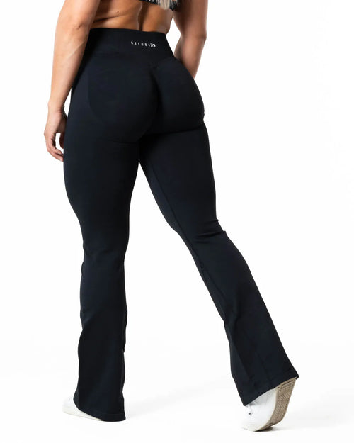 Aura Seamless Scrunch Flared Tights - Black
