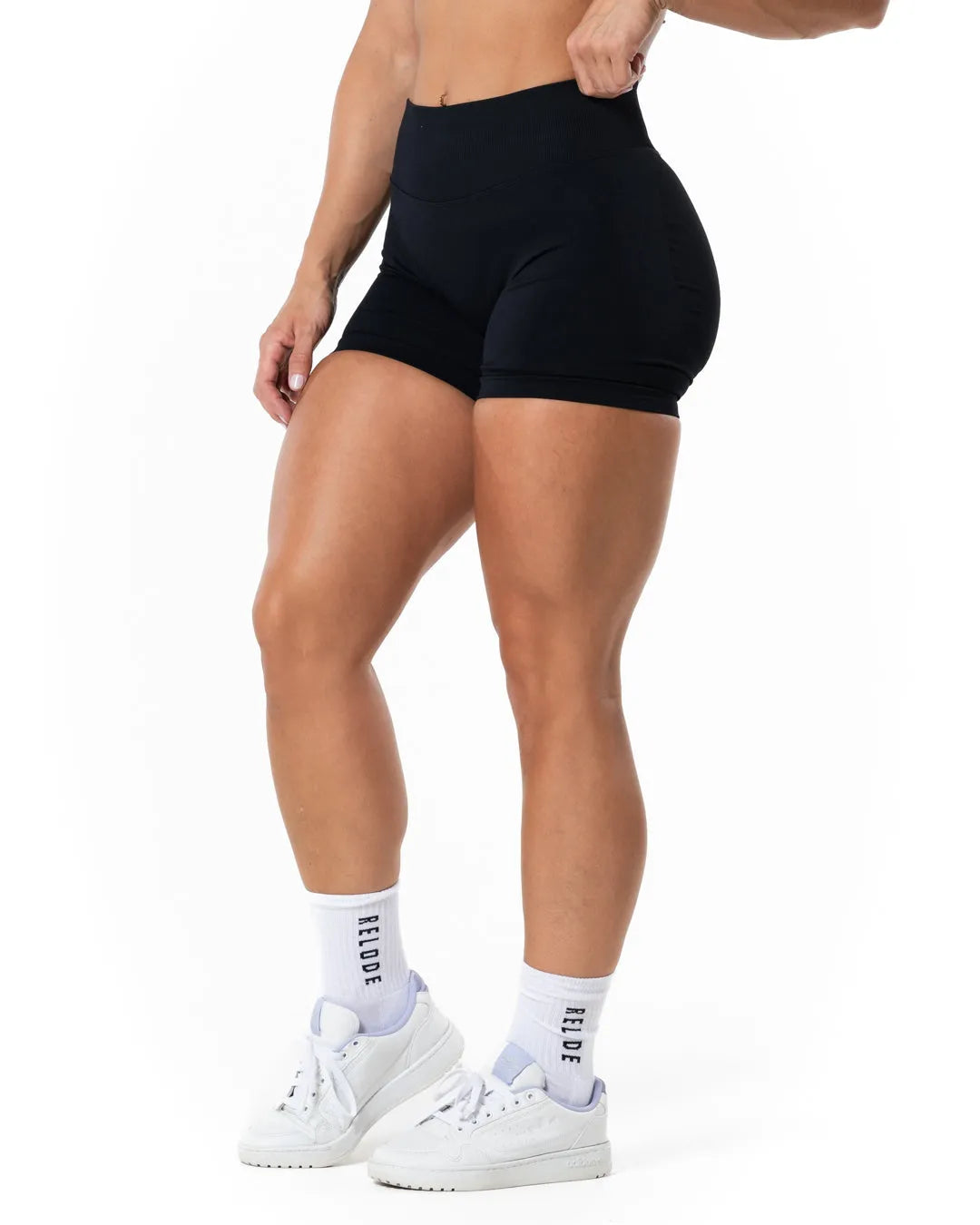 Aura Seamless Scrunch Shorts - Black