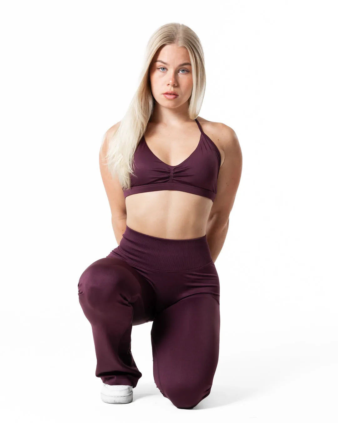 Hybrid Seamless Scrunch Flared Tights - Fig Red